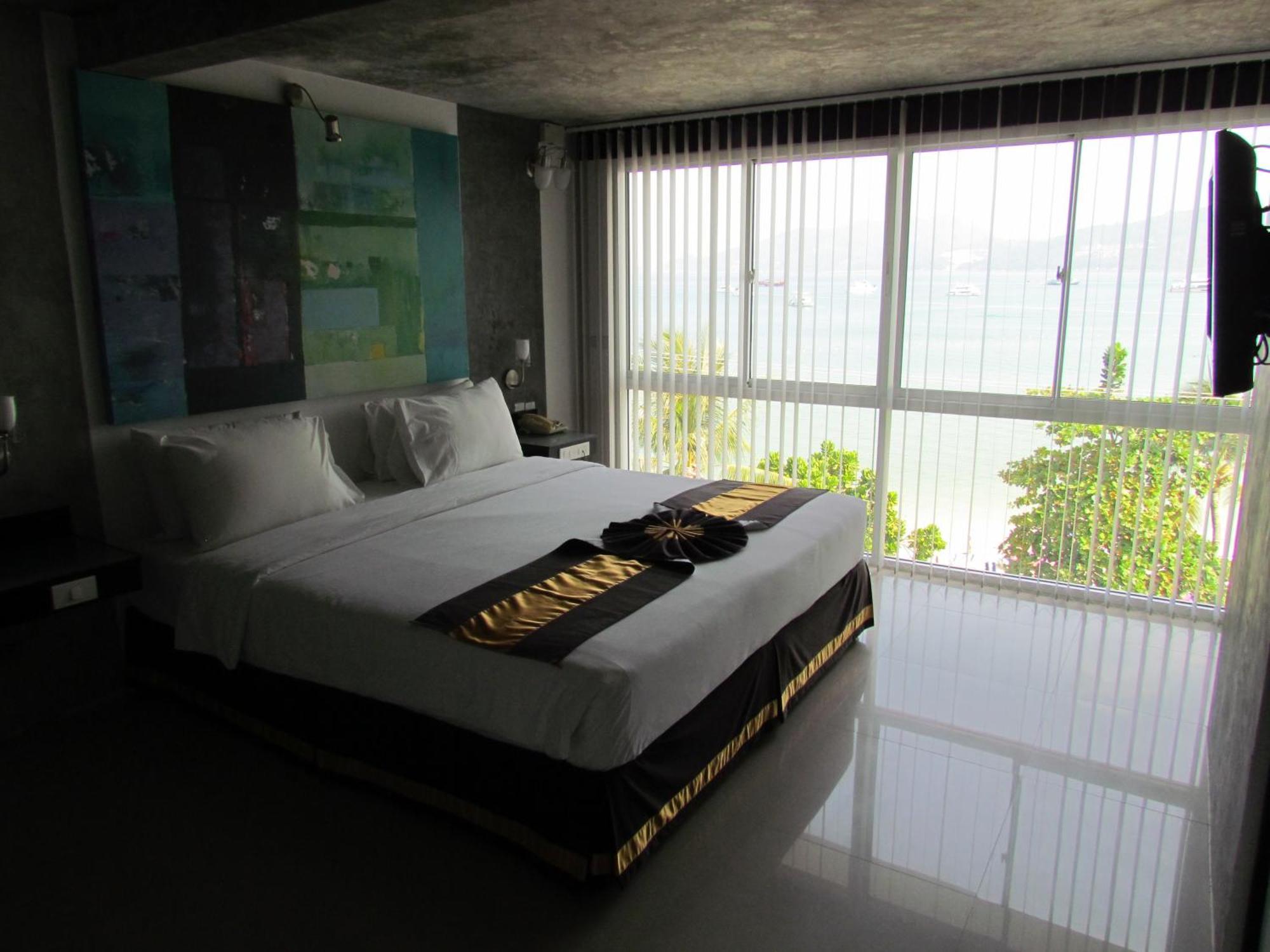 The Front Hotel y Apartamentos Patong Habitación foto